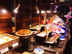 自助取餐区-广州花园酒店·凌璇阁旋转餐厅CAROUSEL360