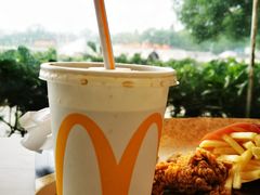 -麦当劳(展览路店)