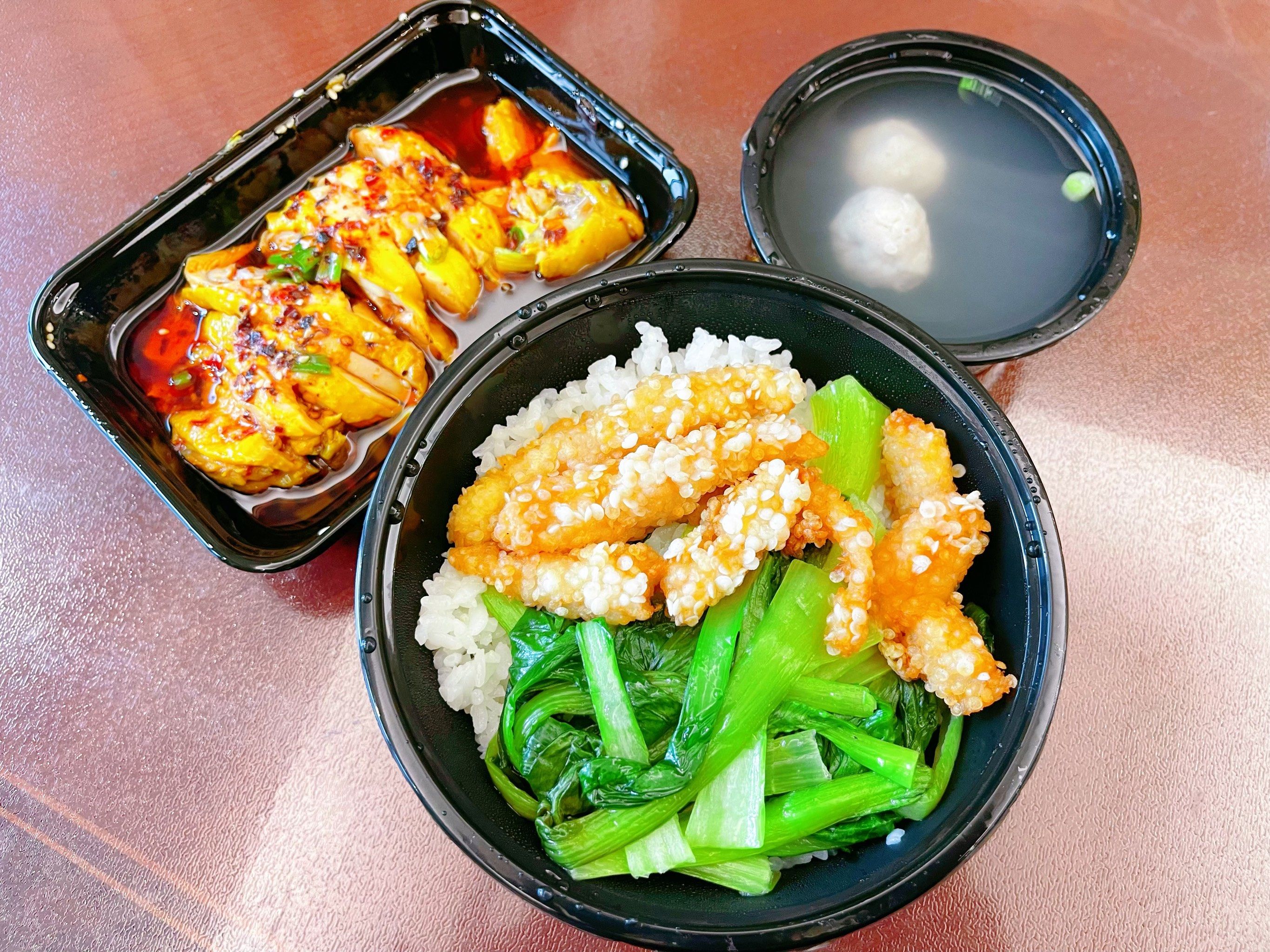 三星桥的"巷子里的葱油鸡"吃起来还是不错[强]
汤就是我们小时候的