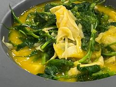 豌豆黄浸豌豆尖-半山腰·云南菜(侨福芳草地店)