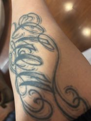 -鳌首刺青纹身 穿孔饰品店