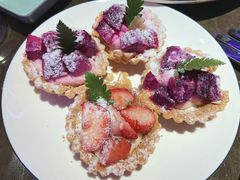 草莓&火龙果雪花酥-卡宿自助餐厅(高新万达店)