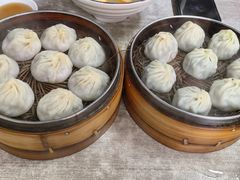 荠菜鲜肉小笼包-曼曼汤包(建国西路店)