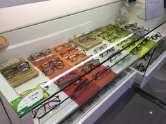 -提一眼镜·蔡司·依视路(小寨店)