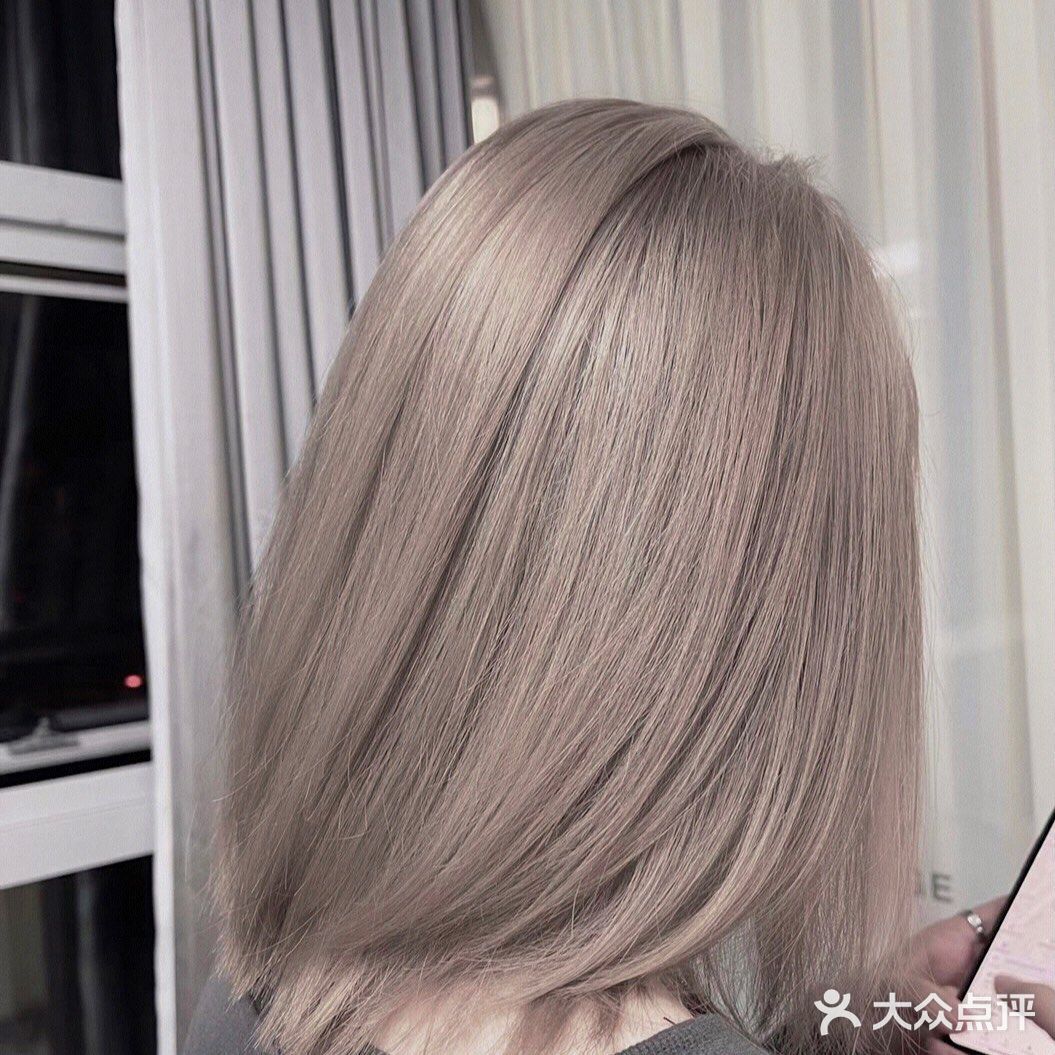 2021最火的斩男发色奶茶灰棕色