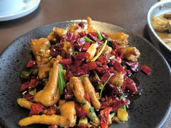 -曼听小寨海鲜烧烤·大连辣炒大王(盖州街店)