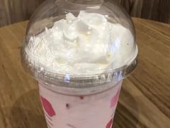 樱花白巧瑞纳冰-瑞幸咖啡(德商国际店)