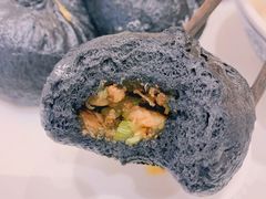 黑猪肉黑金包-李与白包子铺(桐梓林店)