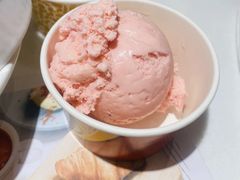 草莓冰淇淋-斗牛士牛排餐厅(嘉里汇店)
