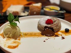 巧克力熔岩配杏仁冰淇淋-Ministry of Crab•MOC(交子大道店)