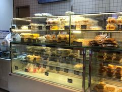 面包甜点陈列柜-白玉兰食品甜凤店(合生汇店)