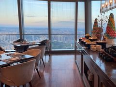 靠窗位-云端西餐厅(南宁龙光那莲豪华精选酒店)