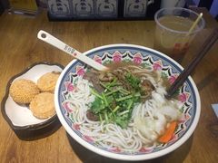-鑫花溪牛肉米粉(人民广场店)