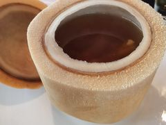 椰子竹菌炖黄油鸡汤-运·中餐厅(成都华尔道夫酒店)