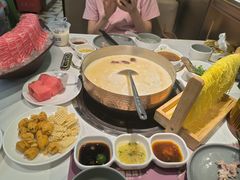 -洪氏嗨捞·广东猪肚鸡·椰子鸡火锅(西咸万象城店)