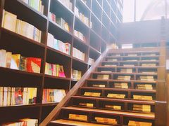 -钟书阁(松江泰晤士小镇店)