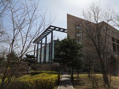 -吉林大学前卫南区中心图书馆