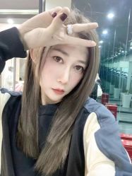 -MODEL'S HAIR