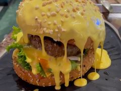 瀑布芝士牛肉汉堡-Let'sBURGERplus·非常创意汉堡(三里屯店)