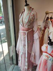 -一揽芳华汉服旗袍体验馆(拙政园店)