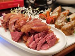 酥脆蹄髈配五香卷-英冠索菲特酒店·萧湘阁中餐厅