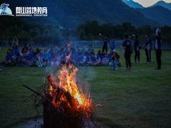 -夏山营地教育