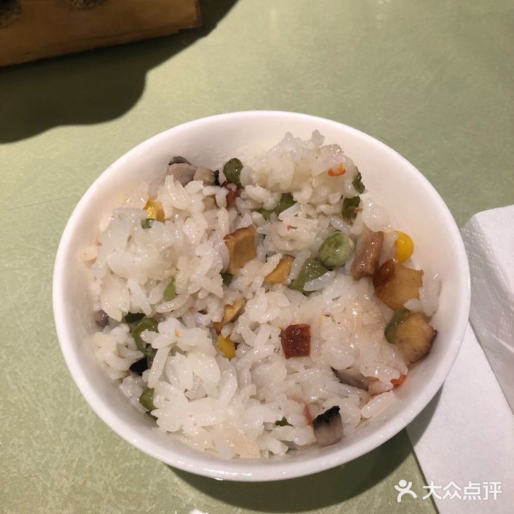 味道酸辣可口，干锅肠，味道也很棒