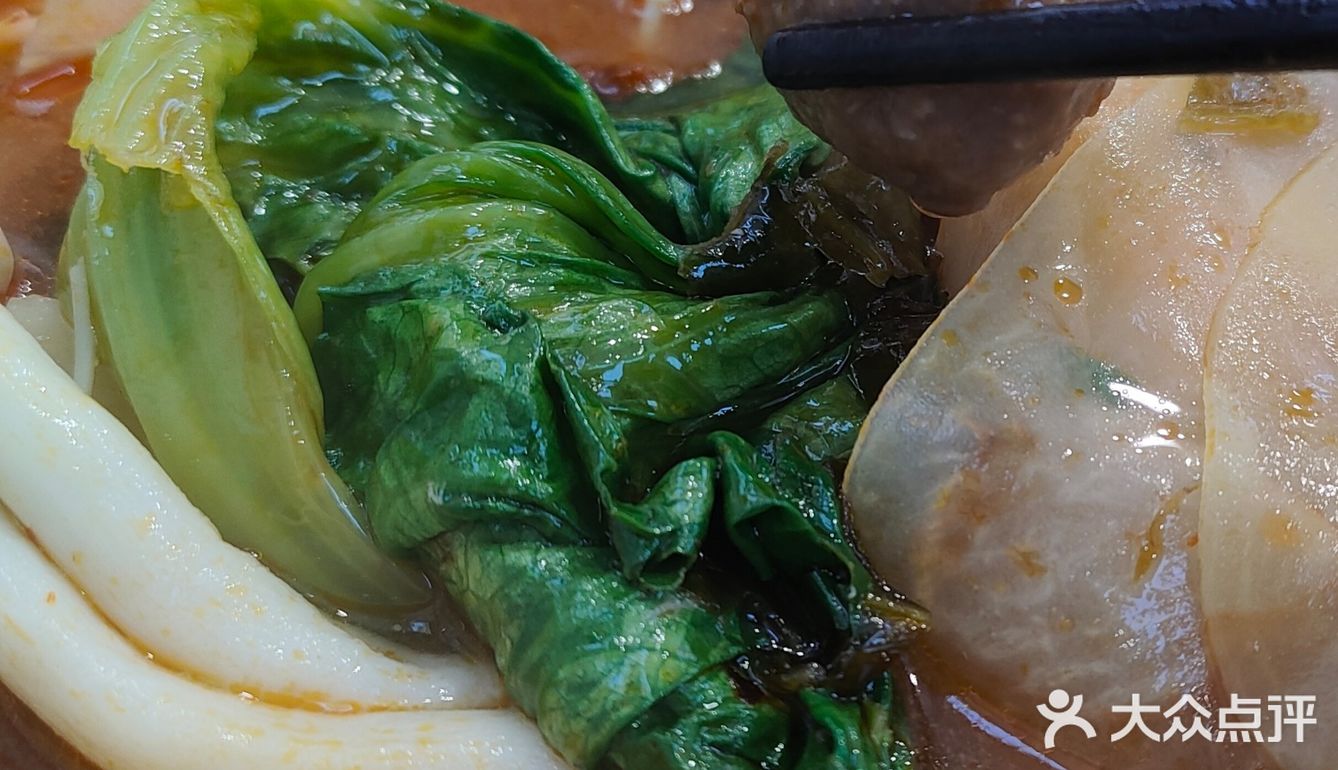 因为我最近很喜欢吃脆哨。端上来比较小的一碗捞饭