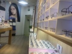 -天空之镜眼镜店蔡司依视路配镜授权零售店(望京颐堤港店)