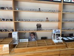 -豪门视光·星趣控·蔡司依视路眼镜代理商(中央大街店)