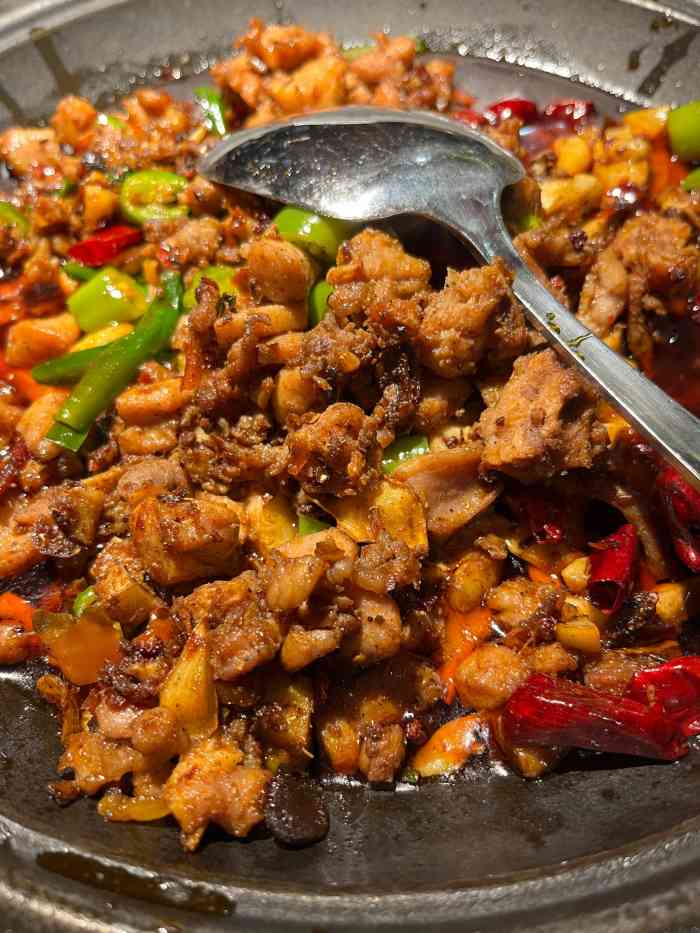 六月雪干锅(凯德店)-"建议加强对年轻服务生的培训,态度很差,语.