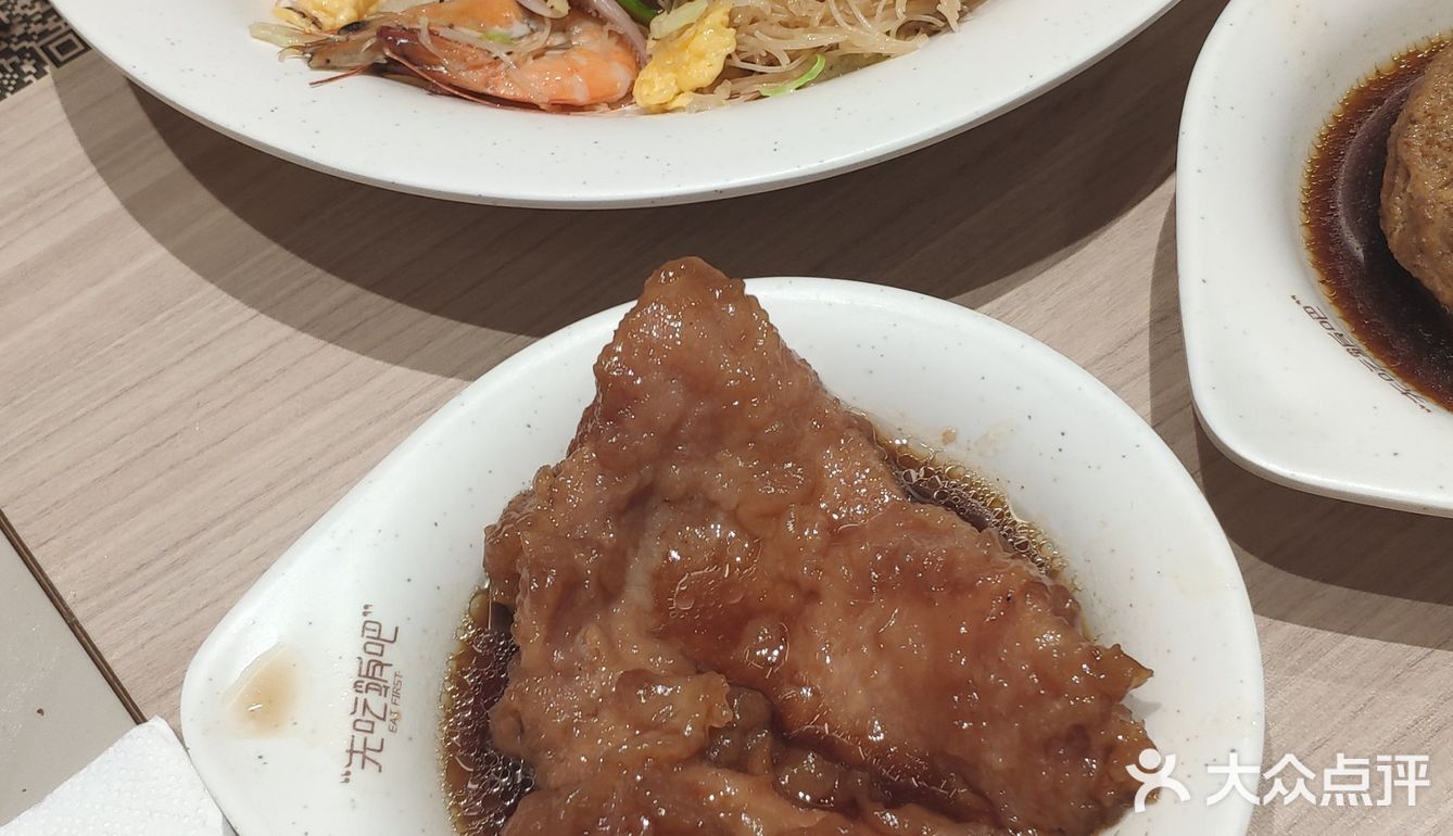 中午去大悦城吃个简餐，点了海鲜炒米线和酸菜鱼米粉