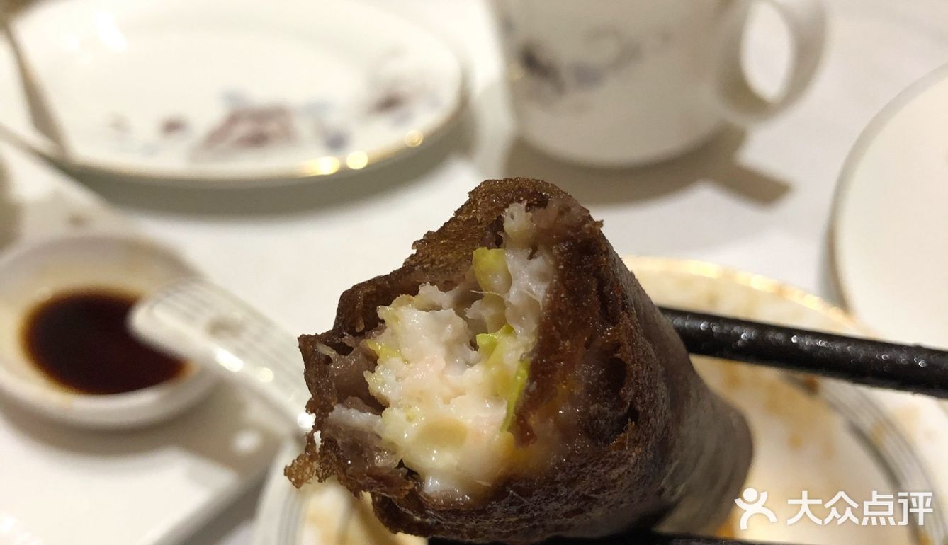 全部是虾肉，弹牙，说明虾很新鲜，配上甜辣酱