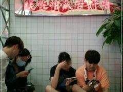 等位区-燃计沙茶皇·香港沙茶火锅(人广旗舰店)