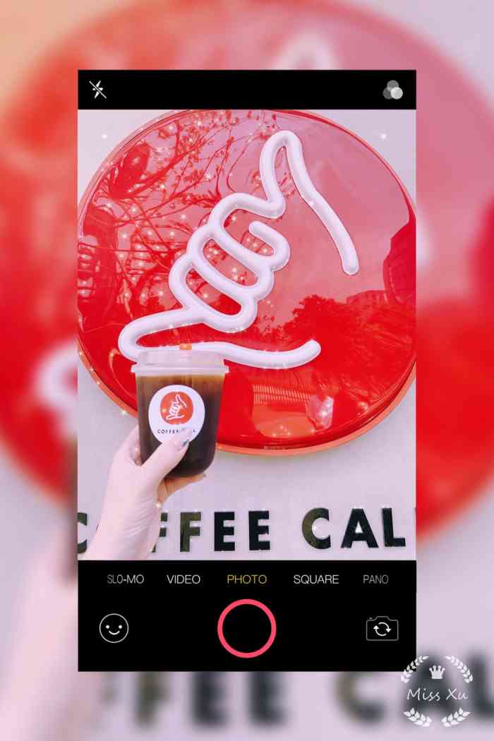 coffee call-"一片草坪中突然出现了一家特别的咖啡店,虽.