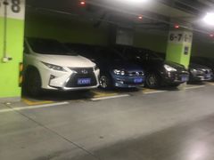 -大宁国际商业广场-地下停车库