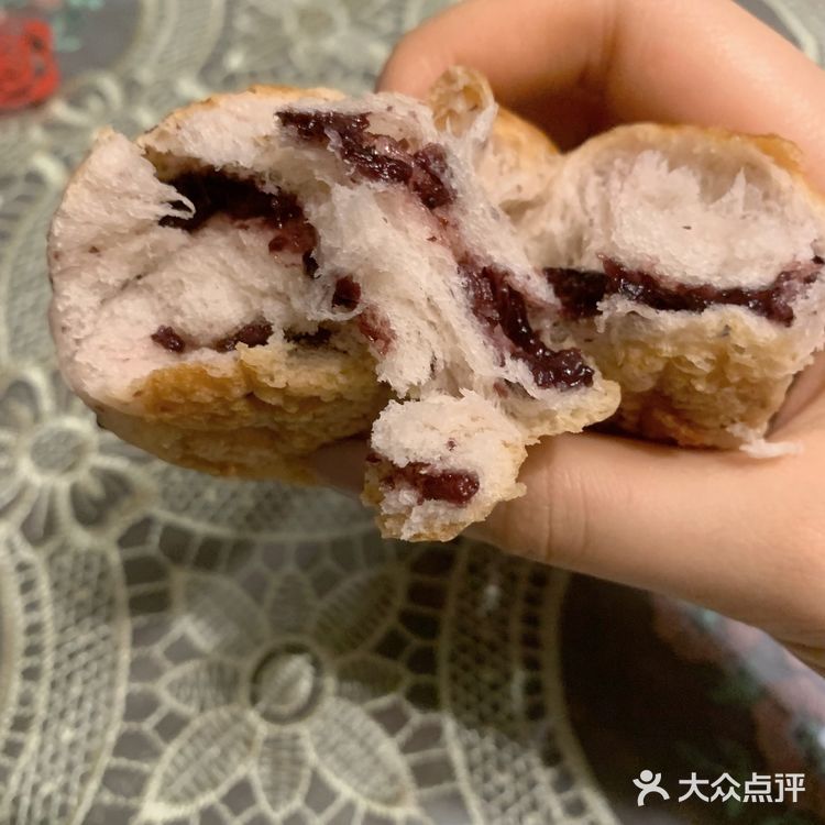 紫米面包 巴掌大一个 紫米不多