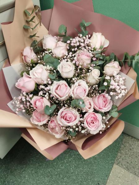 hello flora-"花很漂亮 商家态度也很好 对于我临时提出.