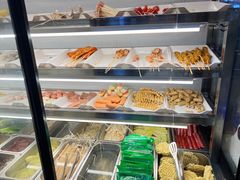 自助取餐区-小熊纪称盘麻辣烫