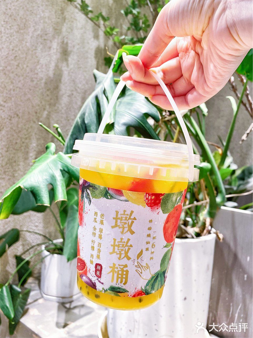 悸动又出夏日新品啦！炎炎夏日一起来喝凤梨吧！  