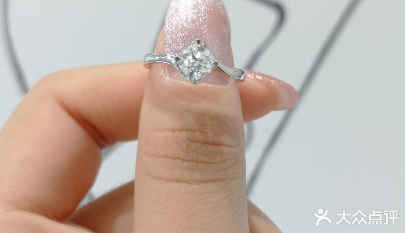 小肉手的福音来啦！分享一枚四爪婚戒