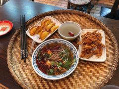 -爆炸头阿姨小四川正宗川味小吃(无任何分店)