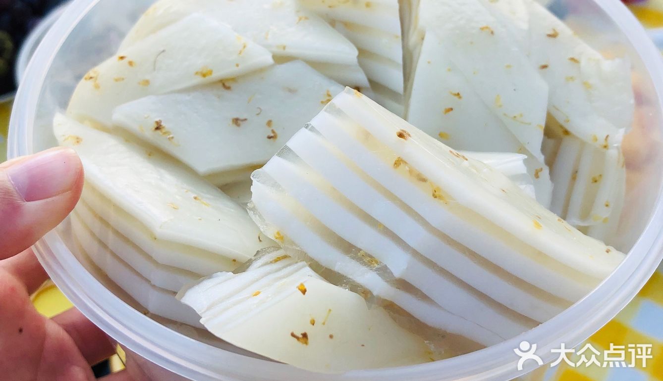 一次性杯子，马蹄粉，水，白糖