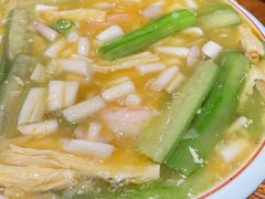 虾仁丝瓜烩腐竹-先启半步颠·川菜小炒