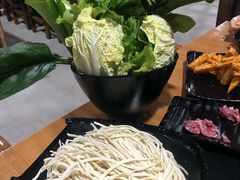 -果松木炭酸菜铜火锅·外婆参鸡汤