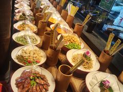 -帅巴人舅母子腊蹄民俗村