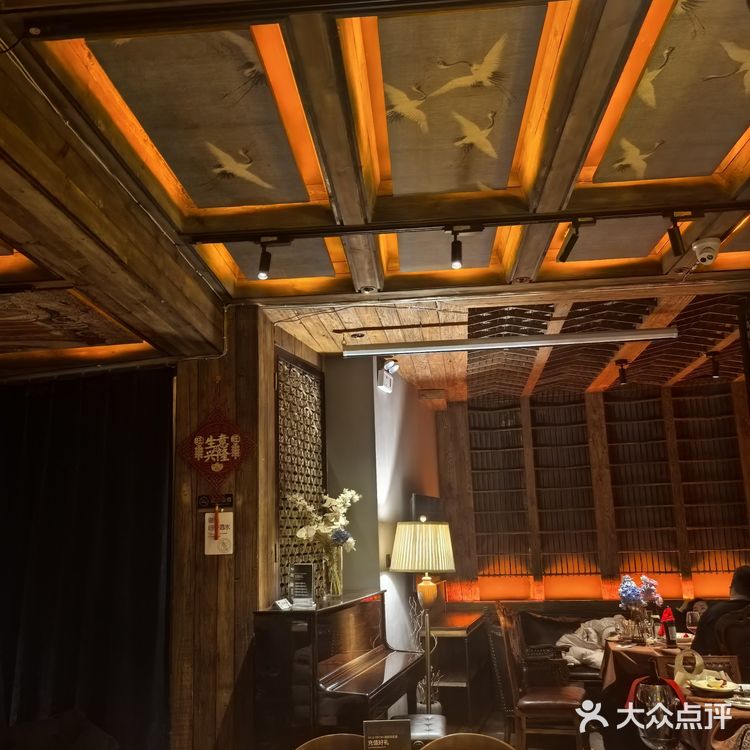 浪漫夜晚的美食约会