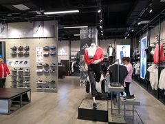 -阿迪达斯(武林银泰三叶草店)