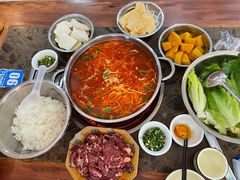 -黄利砖万峰林布依特色酸笋牛肉馆