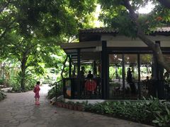 -植物园哈利亚餐厅